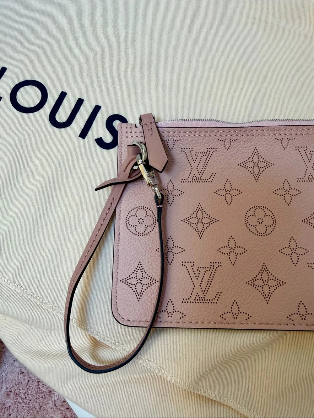 Louis Vuitton Mahina Girolatta Magnolia Handbag Pink